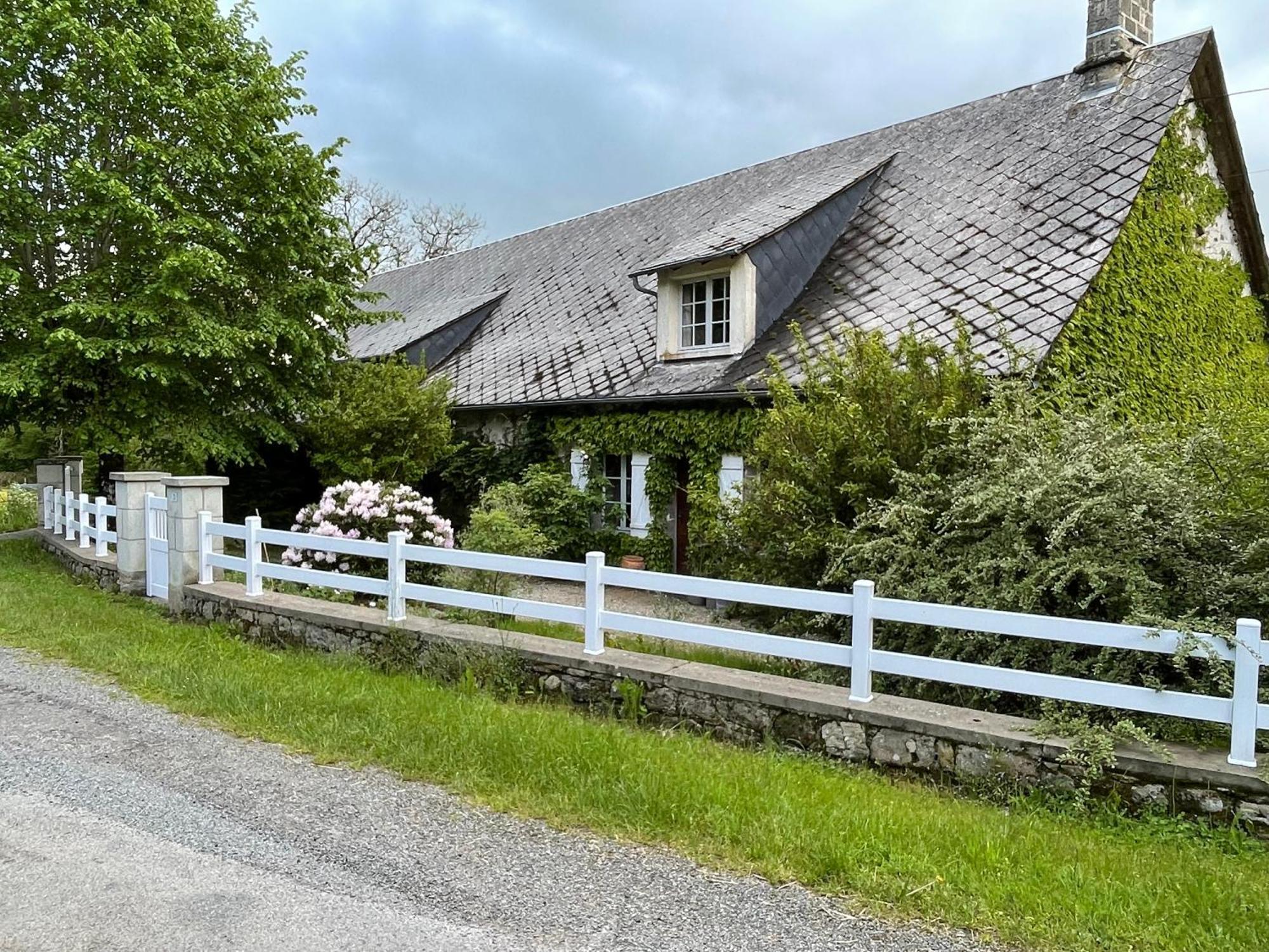Une Pause En Correze Sarroux Exterior photo